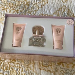 Vince Camuto gift set